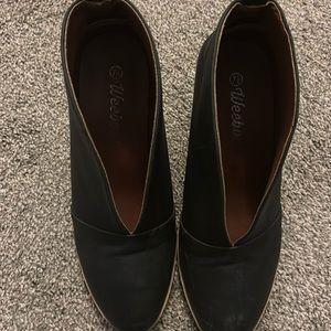 Ladies Black Weeboo bootie 7 1/2 chunky heel